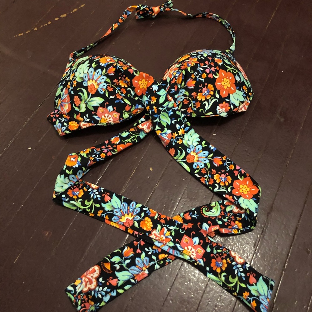 Floral criss cross bikini top